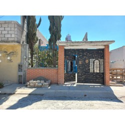 SE VENDE BONITA CASA EN EL FRACCIONAMIENTO "XOCHIHUACAN"