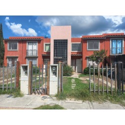 SE VENDE CASA DUPLEX EN HACIENDA MARGARITA.