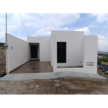 SE VENDE BONITA CASA EN EL FRACCIONAMIENTO CARBONERAS.