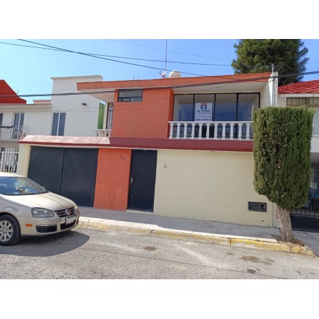 SE VENDE CASA RESIDENCIAL EN PACHUCA, FRACCIONAMIENTO "VALLE DE SAN JAVIER".