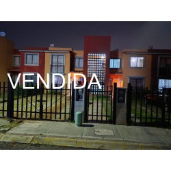 SE VENDE CASA DUPLEX EN HACIENDA MARGARITA.