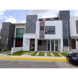 SE VENDE PRECIOSA RESIDENCIA EN EL FRACCIONAMIENTO "PASEOS DE LA HERRADURA ", EN PACHUCA.