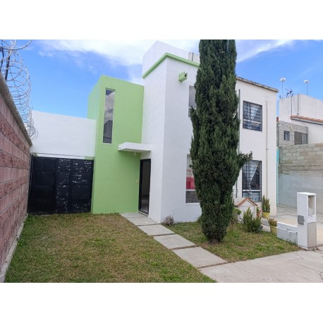 SE VENDE BONITA CASA EN EL FRACCIONAMIENTO "PASEOS DE LA PLATA"