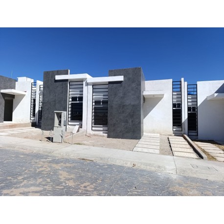 SE VENDE BONITA CASA EN EL "FRACCIONAMIENTO SAN CRISTOBAL"