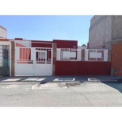 SE VENDE BONITA CASA EN EL FRACCIONAMIENTO "PASEO DE LOS SOLARES"
