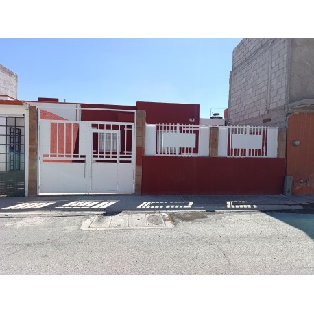 SE VENDE BONITA CASA EN EL FRACCIONAMIENTO "PASEO DE LOS SOLARES"