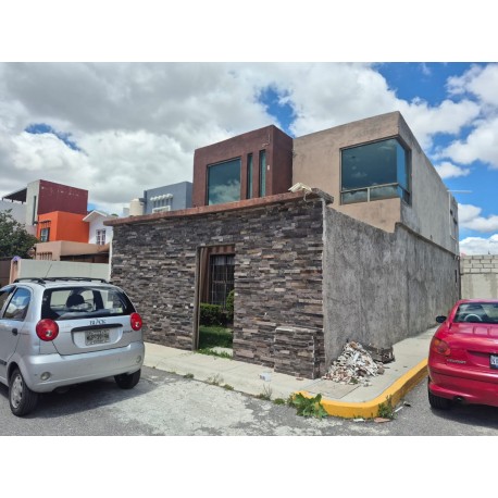SE VENDE CASA EN HACIENDA CHAVARRIA, MINERAL DE LA REFORMA.