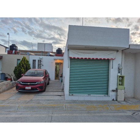 SE VENDE BONITA CASA EN PACHUCA, FRACCIONAMIENTO "RINCONADA DE SANTA FE"